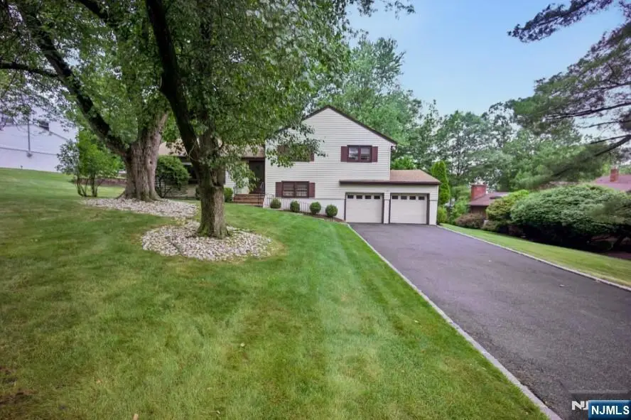 19 Bear Brook Lane, Livingston, NJ 07039 - #1