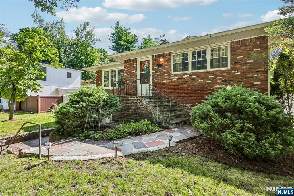 35 Knickerbocker Road, Closter, NJ 07624 - #1