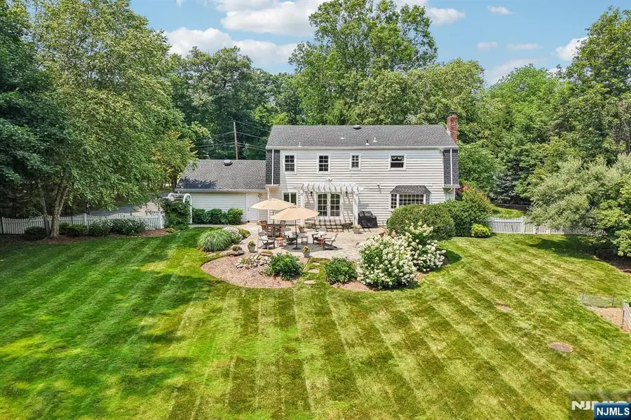 18 Roxbury Downs, Upper Saddle River, NJ 07458 - #2
