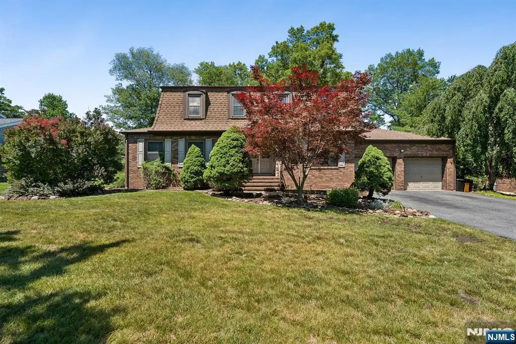39 Robin Hood Way, Wayne, NJ 07470 - #1