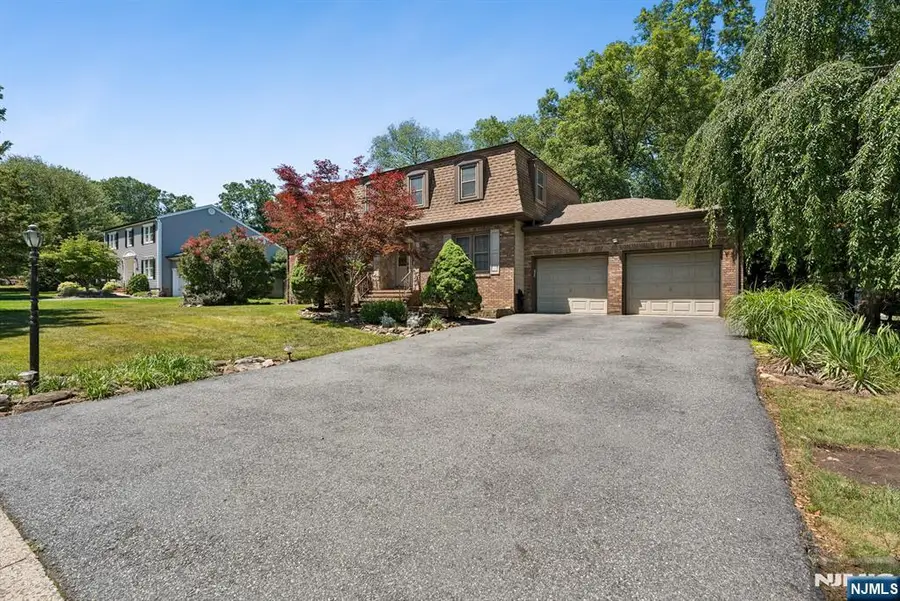 39 Robin Hood Way, Wayne, NJ 07470 - #2