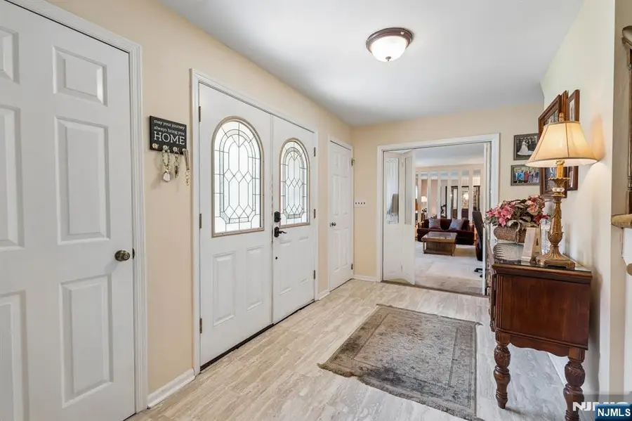 39 Robin Hood Way, Wayne, NJ 07470 - #3