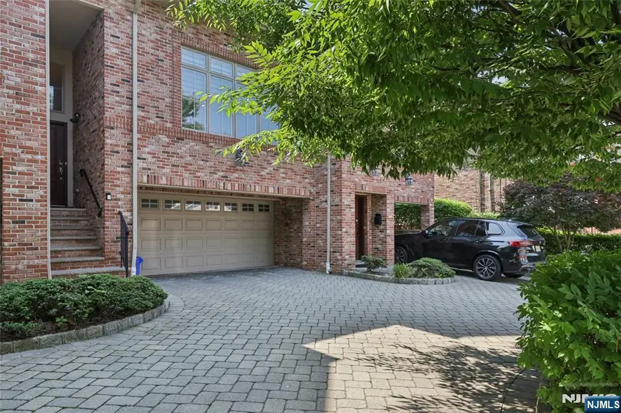 2462 3rd Street, Fort Lee, NJ 07024 - #2