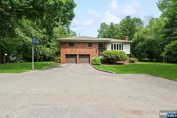 31 Brook Street, Closter, NJ 07624