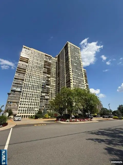 200 Winston Drive 2818, Cliffside Park, NJ 07010