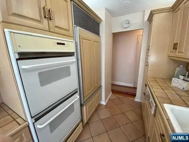300 Winston Drive 302, Cliffside Park, NJ 07010 - #2
