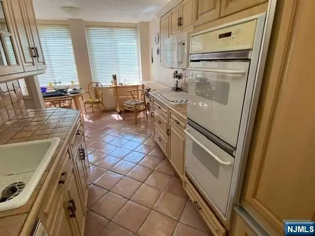 300 Winston Drive 302, Cliffside Park, NJ 07010 - #3