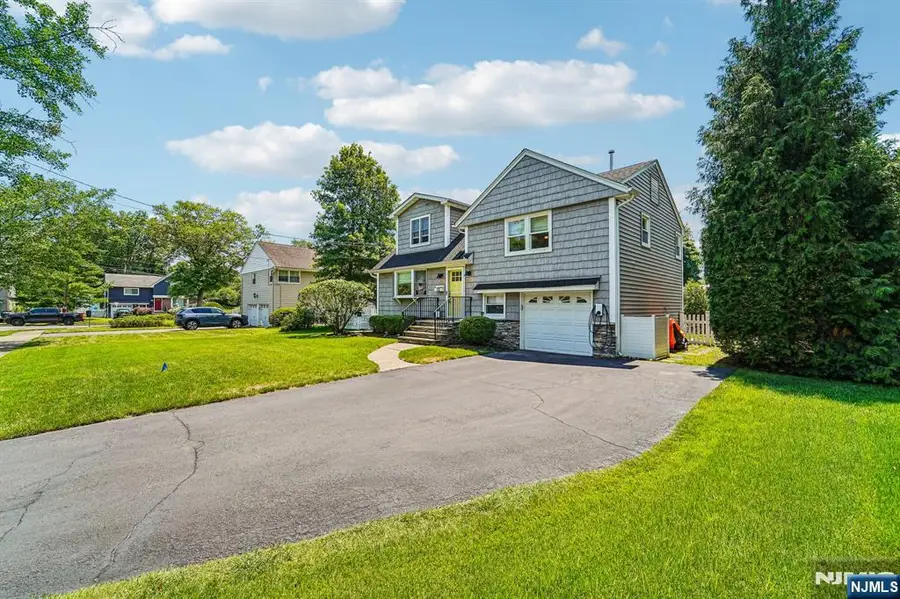 252 Canterbury Place, Ridgewood, NJ 07450 - #3