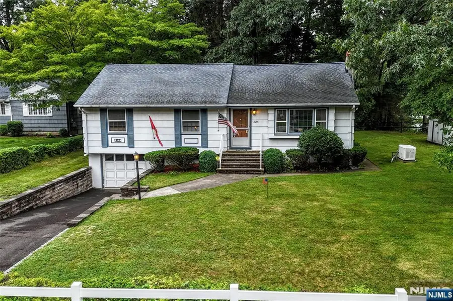 423 W Oakland Avenue, Oakland, NJ 07436 - #2