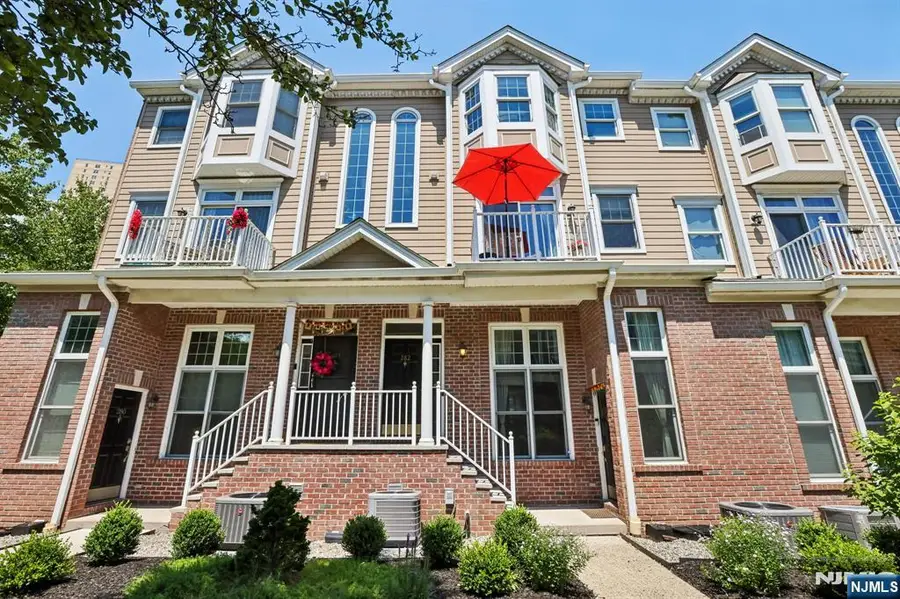 282 Roslyn Court 282X, West New York, NJ 07093 - #3