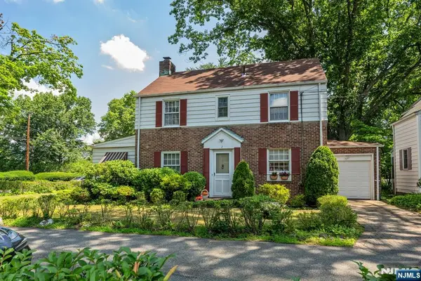 2 Allen Place, Fair Lawn, NJ 07410