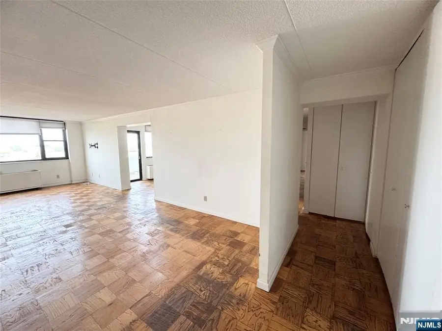 250 Gorge 17I, Cliffside Park, NJ 07010 - #2