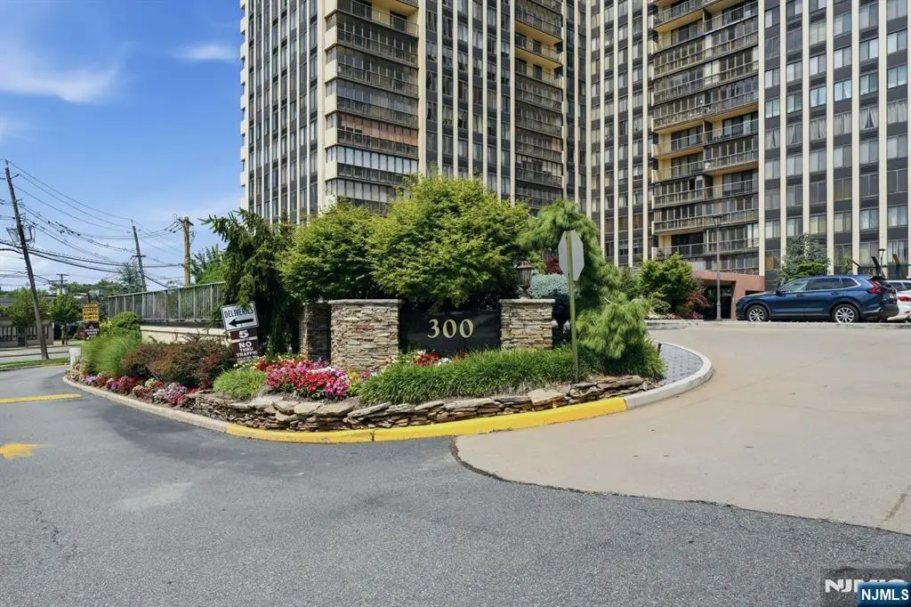 300 Winston Drive C0518, Cliffside Park, NJ 07010 - #1
