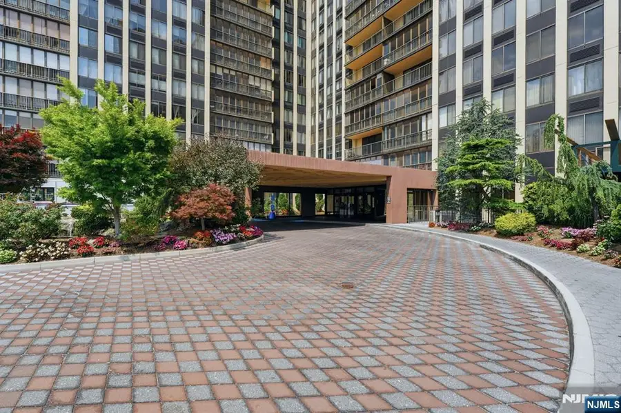 300 Winston Drive C0518, Cliffside Park, NJ 07010 - #2