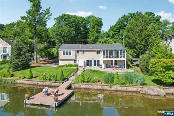 1050 W Pines Lake Drive, Wayne, NJ 07470