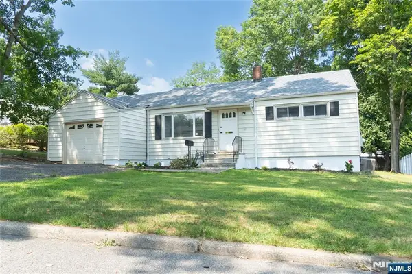 25 Lakeview Drive, Emerson, NJ 07630