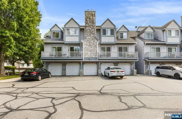 5 Garden Court, Roxbury Township, NJ 07876