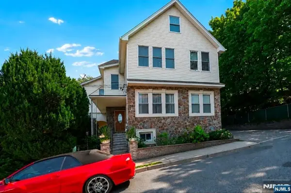 105 Kossuth Street, Wallington, NJ 07057
