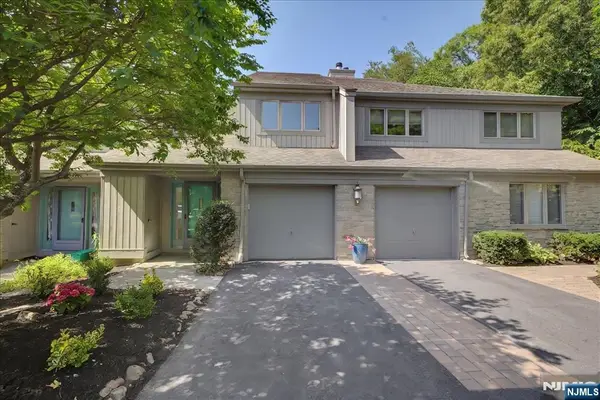 599 Apache Court, Mahwah, NJ 07430