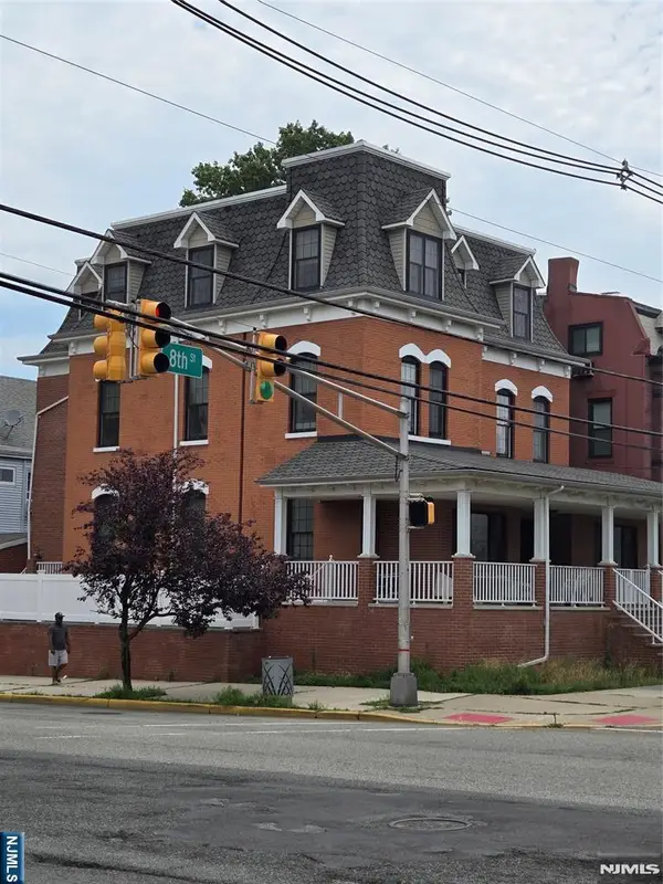 105 W 8th Street, Bayonne, NJ 07002