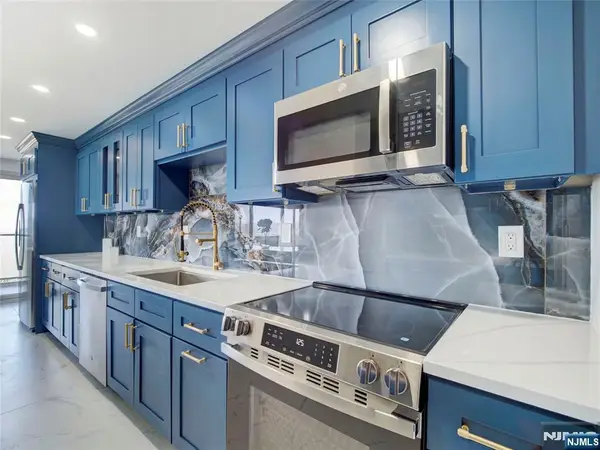 377 S Harrison Street 17F, East Orange, NJ 07018