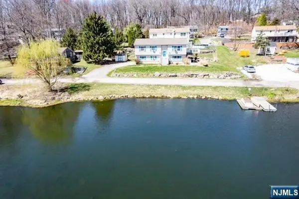 106 Starlight Road, West Milford, NJ 07480