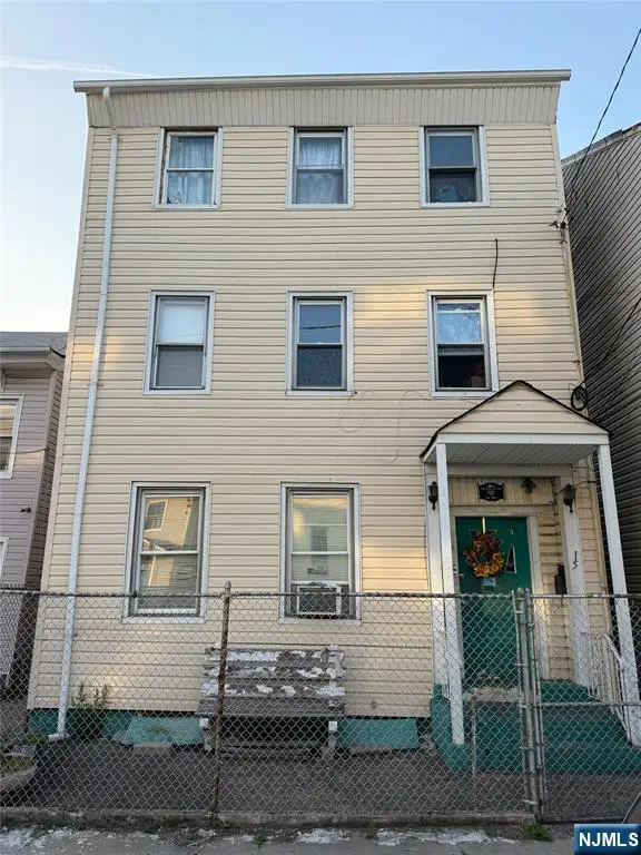 15 Elm Street, Paterson, NJ 07501
