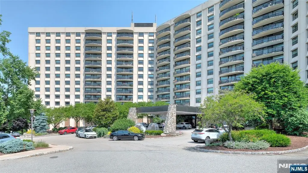 2 Claridge Drive 3MW, Verona, NJ 07044 - #1