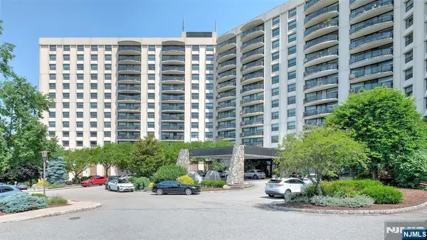2 Claridge Drive 3MW, Verona, NJ 07044