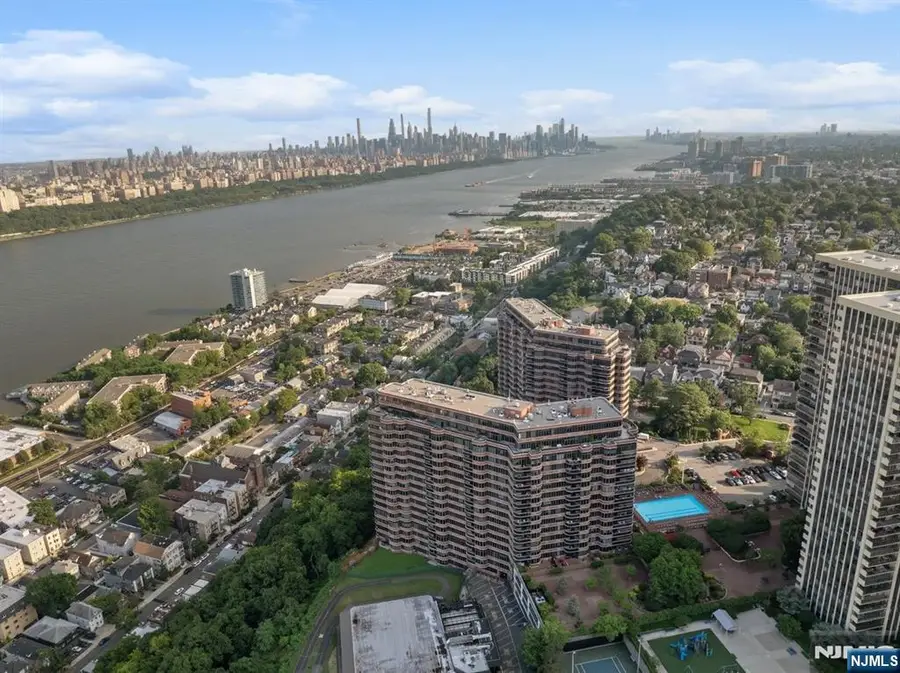 100 Carlyle Drive VG6, Cliffside Park, NJ 07010 - #2