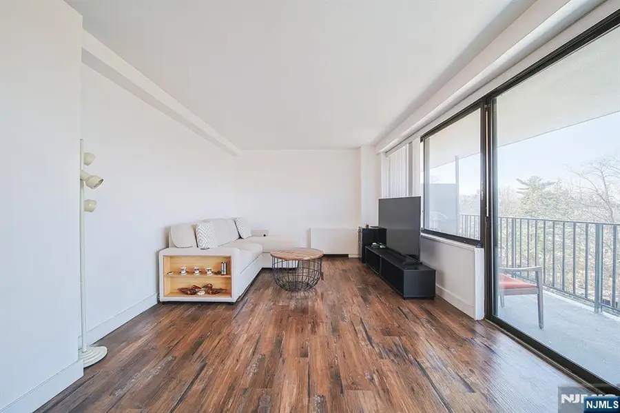 277 Prospect Avenue 4A, Hackensack, NJ 07601 - #3