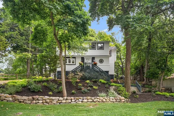 40 W Oak Street, Ramsey, NJ 07446