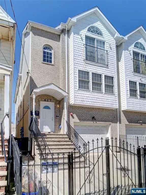 627 Hunterdon Street, Newark, NJ 07108