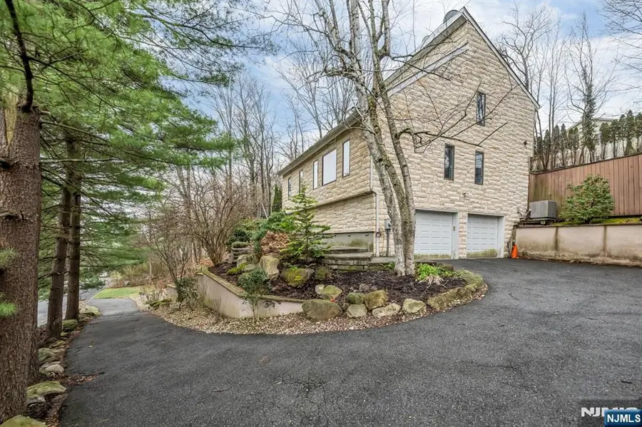 37 Berkshire Road, Woodcliff Lake, NJ 07677 - #2