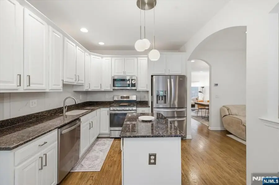 21 Chestnut Court, Cedar Grove, NJ 07009 - #3