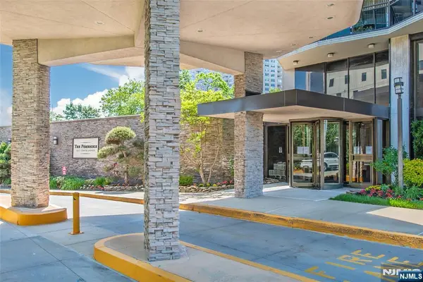 2077 Center 9A, Fort Lee, NJ 07024