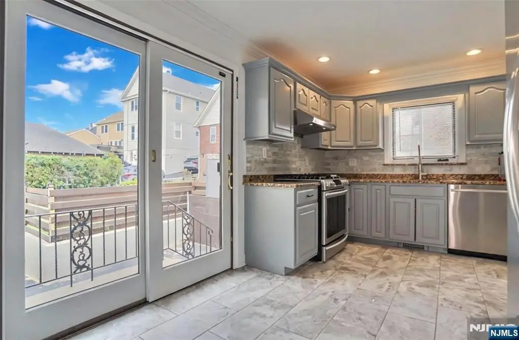 662 Teneyck Avenue, Lyndhurst, NJ 07071 - #1