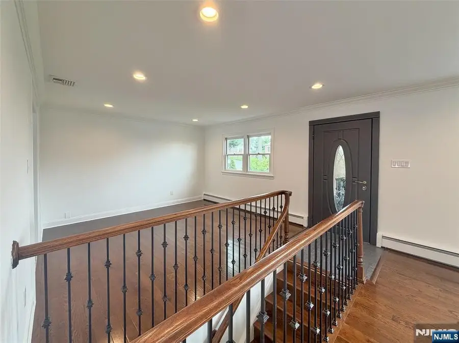 662 Teneyck Avenue, Lyndhurst, NJ 07071 - #3