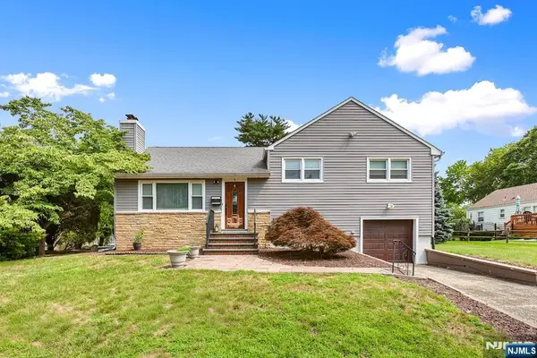 4 Lynbrook Place, East Brunswick, NJ 08816