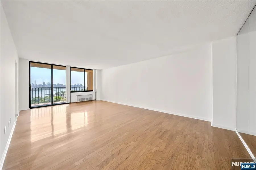 200 Winston Drive 1518, Cliffside Park, NJ 07010 - #2