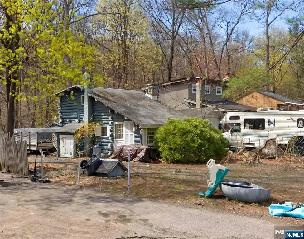 11 Setting Sun Trail, West Milford, NJ 07480 - #1
