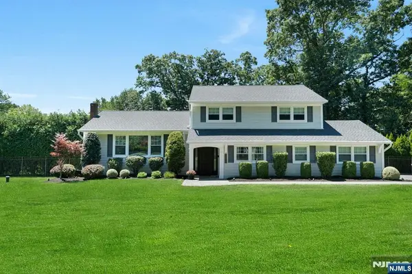 247 Oldwoods Road, Franklin Lakes, NJ 07417