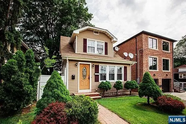 127 E Brinkerhoff Avenue, Palisades Park, NJ 07650