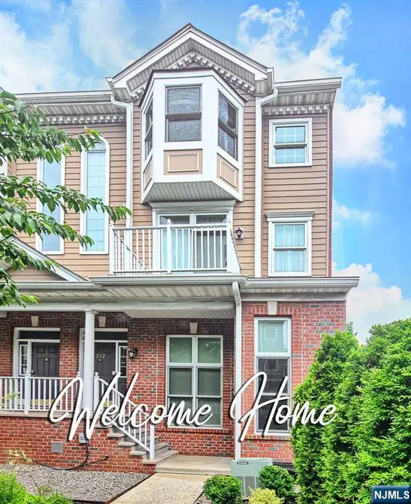263 Halfmoon Court, West New York, NJ 07093