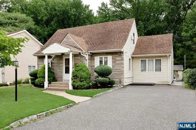 212 Washington Avenue, Elmwood Park, NJ 07407 - #2