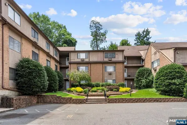 88 Boulevard 304, Passaic, NJ 07055