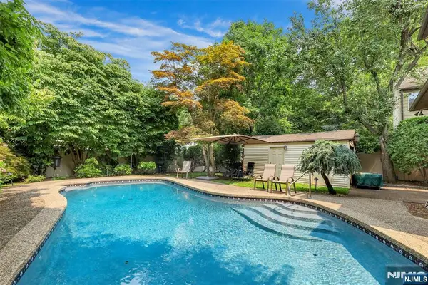 1330 Pennington Road, Teaneck, NJ 07666