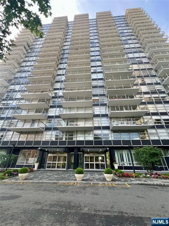 6050 Boulevard East 12D, West New York, NJ 07093