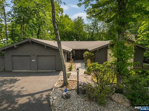 10 Reed Court, Wayne, NJ 07470