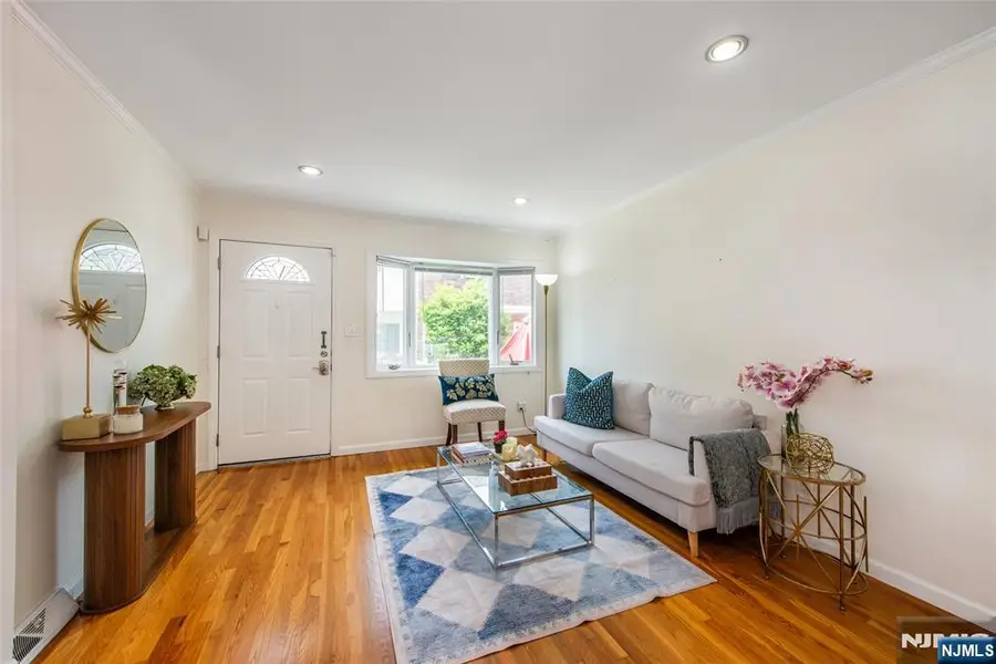 34 Waldo Avenue 13, Jersey City, NJ 07306 - #3